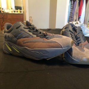 Yeezy Boost 700 UA